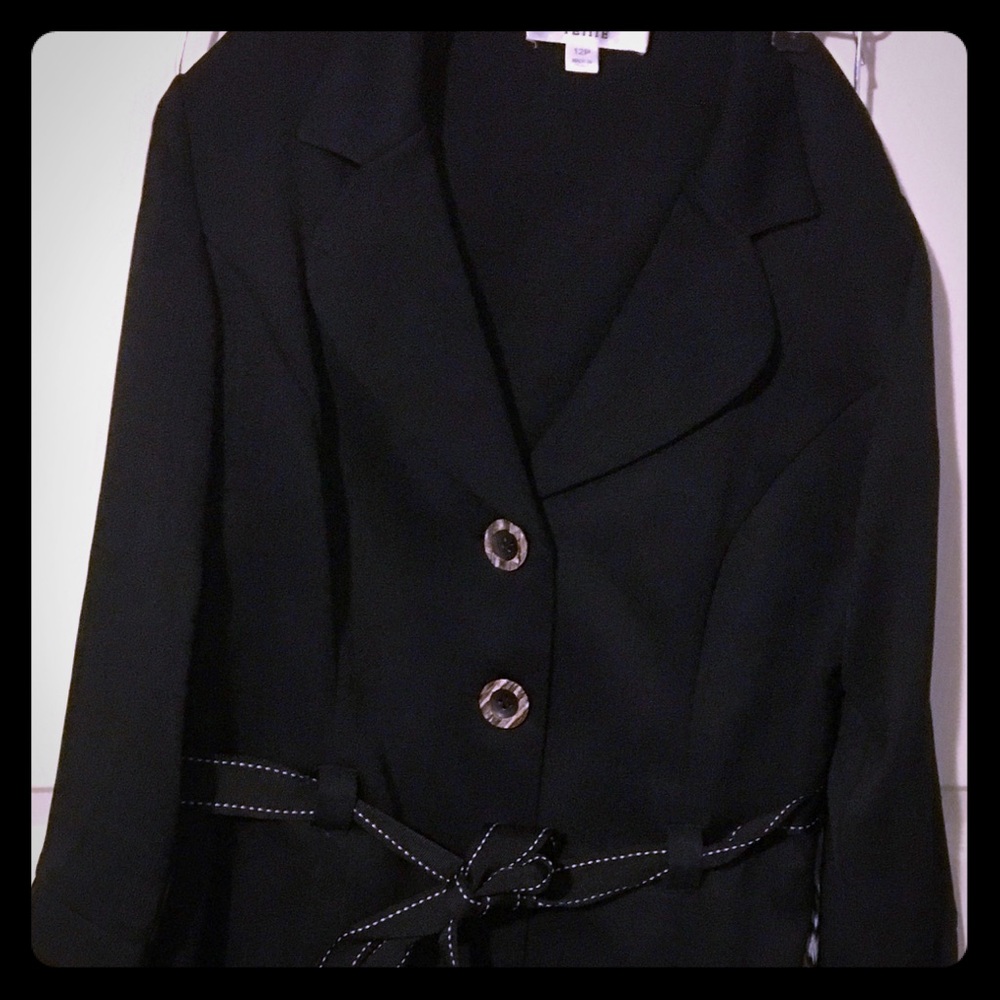 Skirt suit